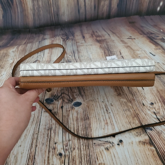 Michael Kors Jet Set Travel DBL Gusset Crossbody - Picture 6 of 14